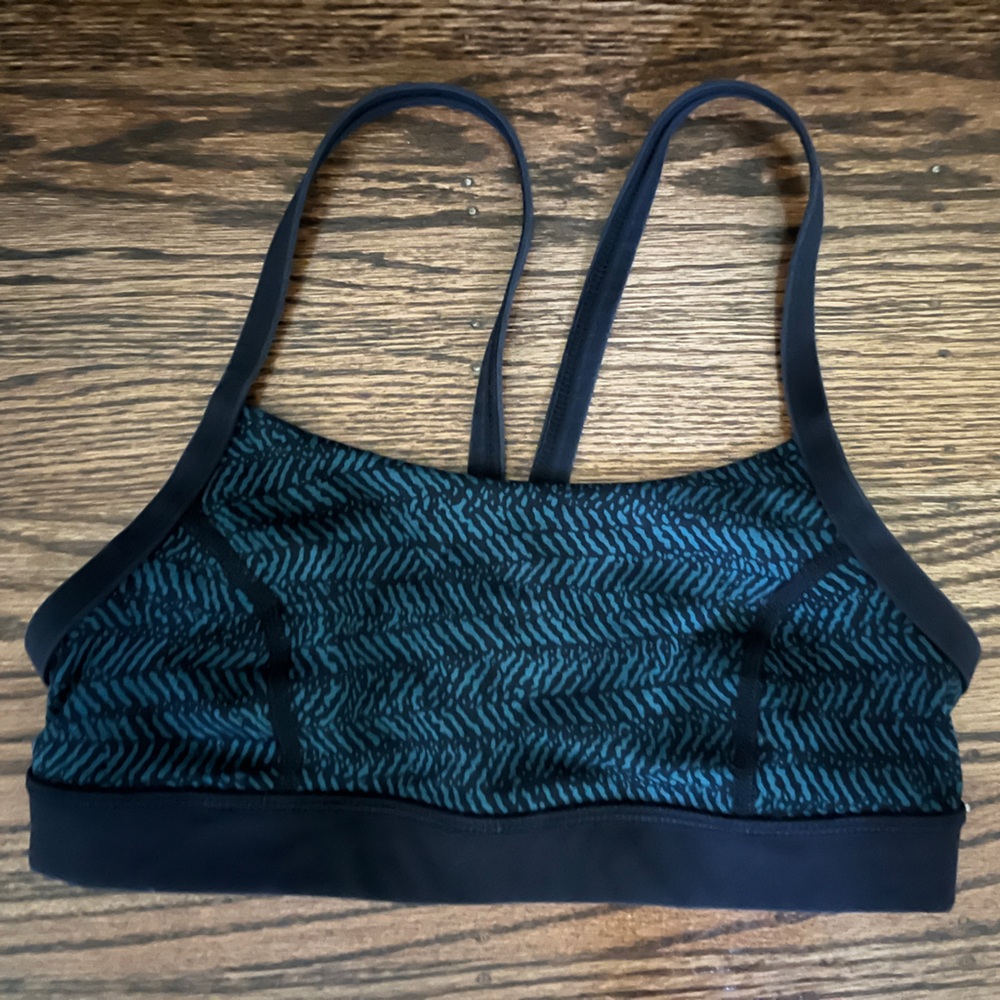 Lululemon Black and Green Women's Sports Bra